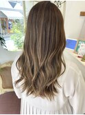 明るめ透明感オリーブベージュ巻き髪ロング赤羽美容室