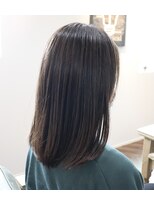 ウィスカーヘアー(whisker hair)&nbsp;ダークアッシュミディアムレイヤー