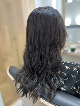 ハサミバイアトリエナガノ 千葉(8sami by atelier nagano) ショートボブ/センターパート/ツヤ髪/グラデーション/イヤリング