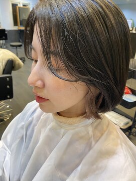 ベル バイ マグ 諏訪店(belle by Mag) 20代30代インナーカラー耳掛け切りっぱなし韓流 小顔 大人ボブ