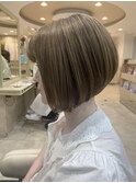 海外ヘア ショート 外国人風ボブ 前下がり　軟毛　クセ毛