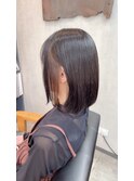 シンプルなのにおしゃれ　どんなシーンにもなじむ上品ボブ