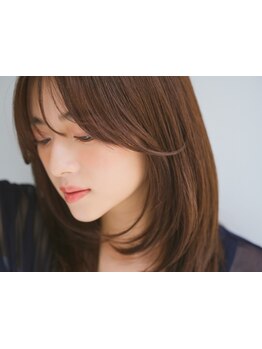 顔周りカットで印象がガラッと変わる。前下がりマッシュ/センターパートなどトレンド最先端狙うならlittle