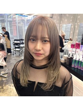 ベージュ×レイヤー