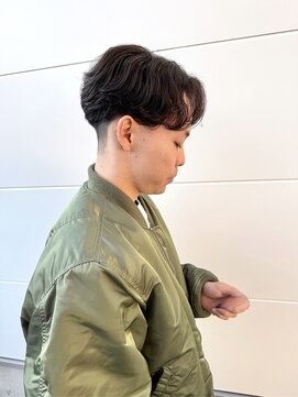 ニュアンスパーマ/センターパート/メンズパーマ/刈り上げ