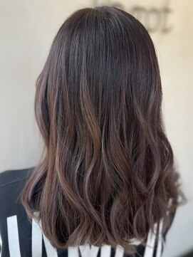 アトリエファゴ ハナミズキ店 【Yuine】伸びても気にならないナチュラルグラデーションカラー