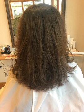 イゾラ(ISOLA) パーマ風ミディアム