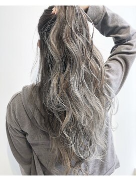 アライブ キチジョウジ(ALIVE Kichijoji) ホワイトシルバー★バレイヤージュ