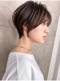アッシュベージュ、前髪長めショートボブ、 クールショート、柴