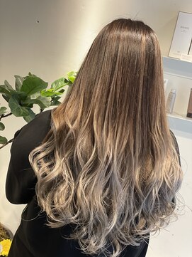 モアバイエフ(MORE byF) グラデーションカラー