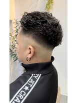 シードバイシャムロック(SEED by Shamrock)&nbsp;スキンフェード　くるくるパーマ