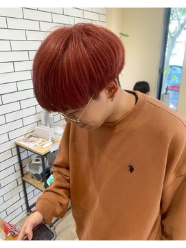 シフト(SHEEFT) オレンジマッシュ刈り上げサラ髪ハイトーン派手髪ツーブロック