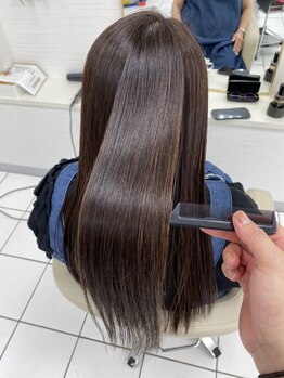 モク(m.o.k.u.)の写真/クセを伸ばしながら、自然な仕上がりが叶う！ダメージを最小限に抑えた縮毛矯正で、憧れのサラサラヘアに♪