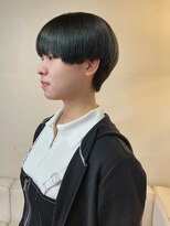 タヴィ(Tavi) ワイドバングのコンパクトショートヘア/ショートカット