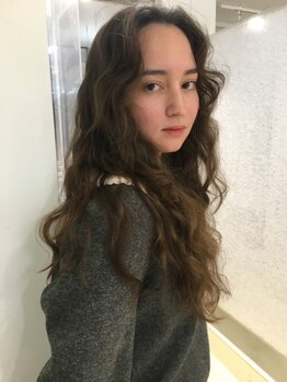 ポピンズ(poppins)の写真/トレンドは勿論、カルチャーもMIXさせて一歩先のhairを提案。ナチュラル～エッジの効いたデザインまで◎