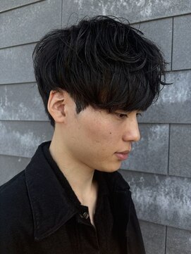 ヒュイル バイ ニアウ(Hwyl by Niau) メンズマッシュセンターパートスパイラルパーマニュアンスパーマ