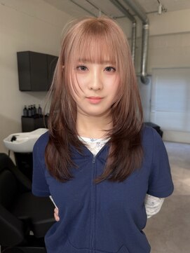 アドネ プライム(adne prime) レイヤーカット×ミルクティーベージュルーツカラー|栄