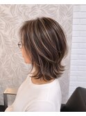 外ハネくびれミディアム×大人ハイライト