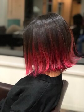 アリア トータルビューティー(Aria total beauty) 外ハネマニパニグラデーション