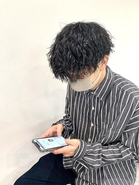 ヒビヲ(HIBIO) 前下がりマッシュ波巻きスパイラルパーマメンズツーブロック横浜