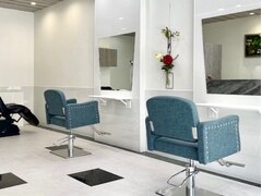 Hair salon Tiny【ヘアーサロン タイニー】