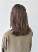 柔らかグレージュカラー×ふんわりレイヤーカット