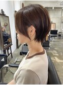 ハンサムショートレイヤーカットミルクティーベージュハイトーン