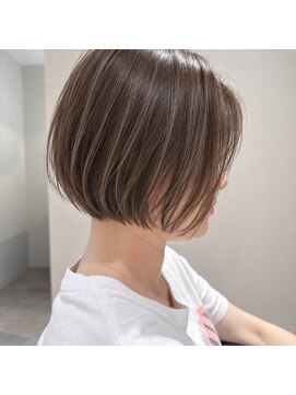 エル(el.) #ワンレンショートボブ #レイヤーボブ #ベージュ