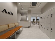 アッシュ 戸塚店(Ash)の雰囲気(初めての方も大歓迎♪入ってすぐフロントがあります◎)