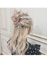 ヴィーヴォ 天六店(VIVO)&nbsp;【VIVO】西屋綾香 ハーフアップ 編み込み 結婚式 二次会アレンジ