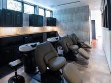 スリーバイザサロン(THREE by the salon)