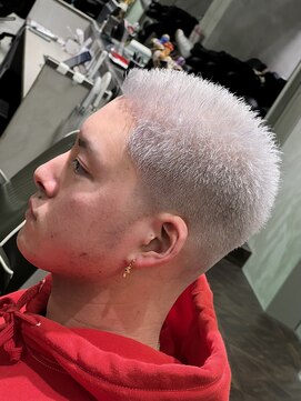 スキルセカンドハウス 天神(SKILL SECOND HOUSE) ボウズ スキンフェード ハイトーン シルバー ホワイト