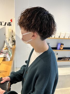 アイズ 海老名(AIZU) ツイストスパイラル スパイラルパーマ 刈り上げ  マッシュ 眉毛