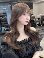 アリュウル 表参道 青山(Allure)&nbsp;くびれレイヤーカット×ブリーチなしカラーミルクティーベージュ