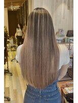 ラグーン(LAGOON)&nbsp;バレイヤージュグレージュハイライトダブルカラーケアブリーチ