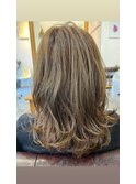 マットベージュ　ミディアム　スタイルチェンジ