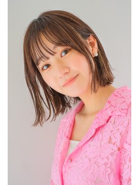 ガリカ(Gallica kinshicho) 切りっぱなし大人ショートボブ ベージュカラー 外ハネボブ