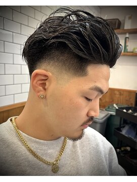 ザナンバースリー 八王子(THE NUMBER THREE) フェード/スキンフェード/濡れパン/アイロンパーマ　【八王子】