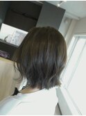 オリーブグレージュ