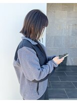 メゾン アヴァロ(Maison Avallo)&nbsp;オリーブグレージュの切りっぱなしボブ