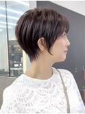 ミニウルフチェリーブラウンブリーチなしショートボブ前髪/横浜