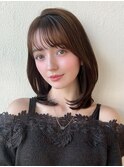 大人の魅力引き立つワインレッドミディアム