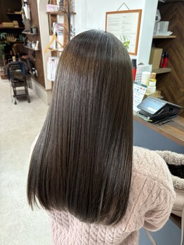 シエスタ(SIESTA)の写真/ウネリ・パサつきで困っている方にオススメ！風でなびく憧れの艶ストレートで髪質改善♪