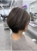 【大人女性に人気の“丸みショート”で横顔美人に】