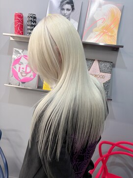 ローグ(LOGUE) ホワイトブロンド/ビジュ最高