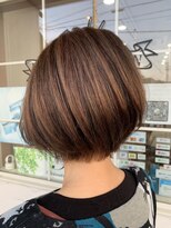 フリー(Free) 脱白髪染め白髪ぼかしシークレットハイライト×ショートヘアー