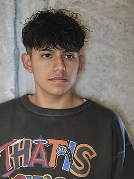 ダグラスヘア ツーバックス 岐阜 大垣駅(Douglas hair TWO BACKS) 【メンズパーマ】スキンフェードスパイラルマッシュ