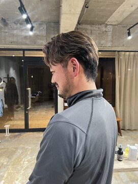 エー(a.) バックスタイル