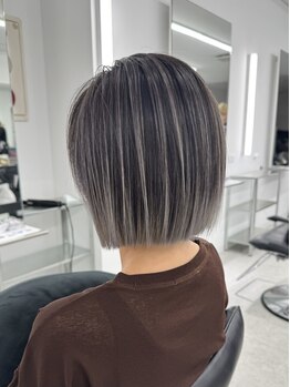 シック(CHIC)の写真/【盛岡大通】白髪を隠すのではなく活かすカラーで、もっとお洒落な自分に♪あなたの髪を理想の髪色に。