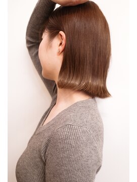 Idk モカムースカラー　切りっぱなしボブ